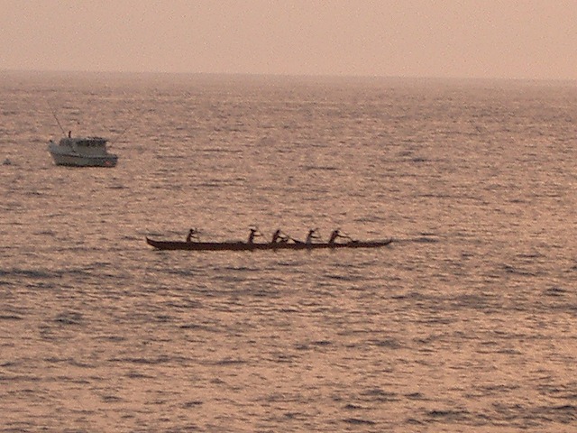 ハワイ島　ボートを漕ぐ人々