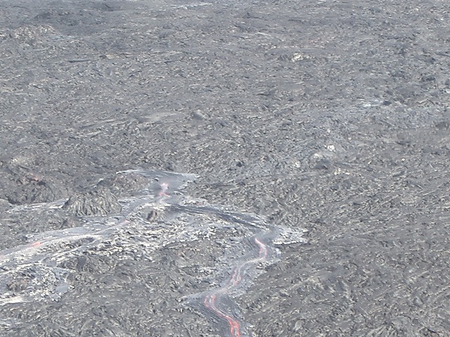 ハワイ島　ヘリツアー　溶岩が流れる様子